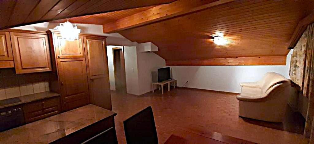 FREE Bus Winter Haus Loree