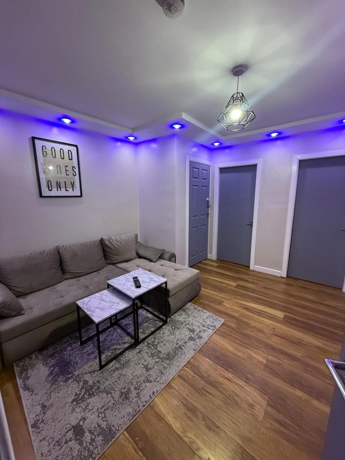 Luxury Modern Apartment, Sleeps 4 and Games Room