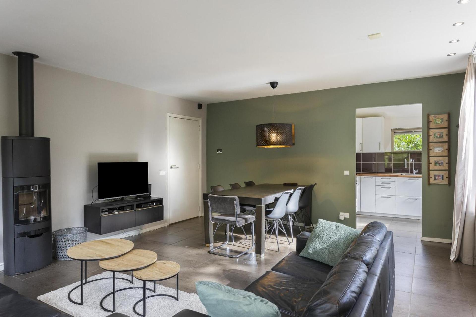 Communal lounge/ TV room