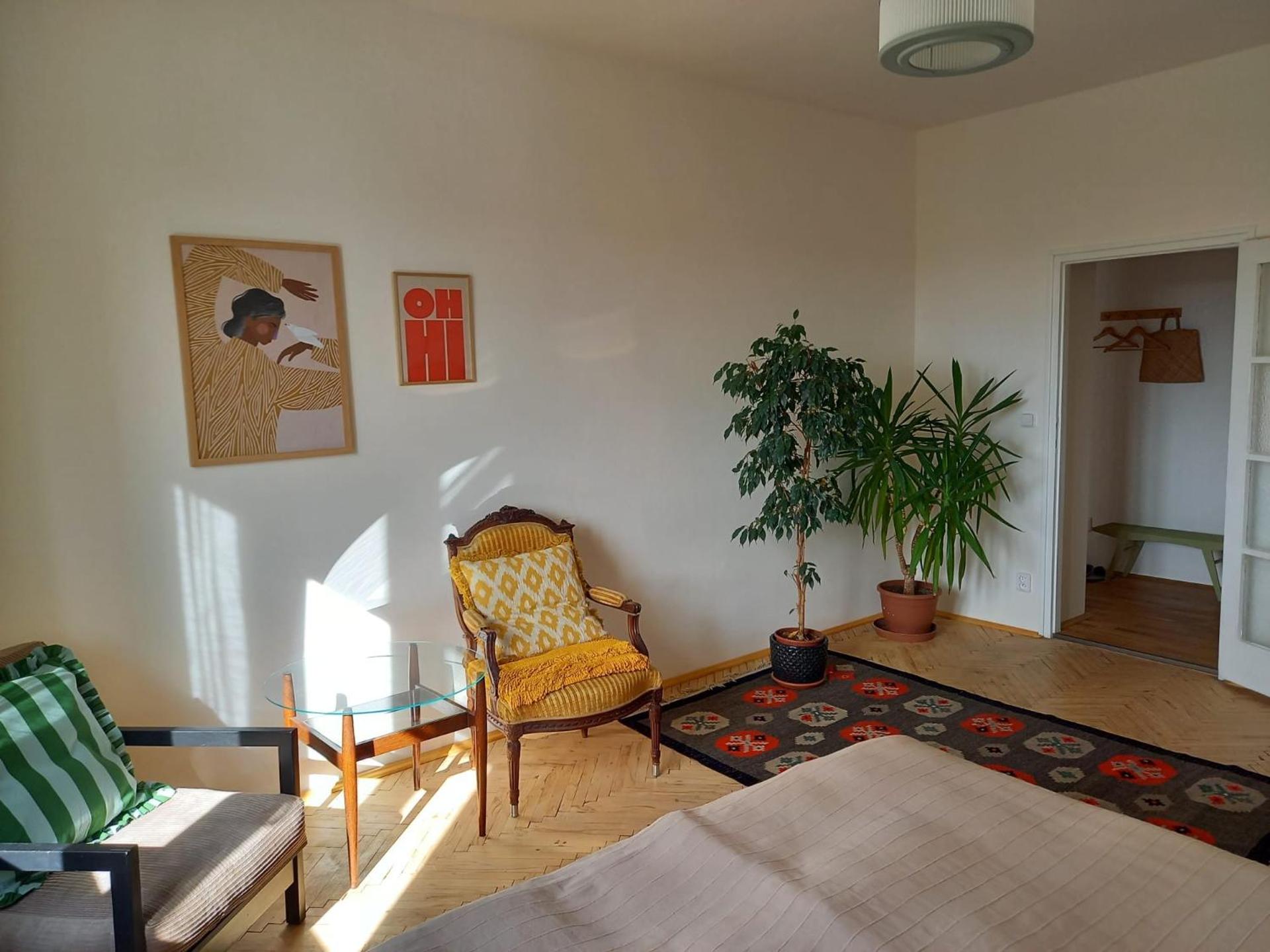 Stylový a slunný byt s uměleckým nádechem v blízkosti centra