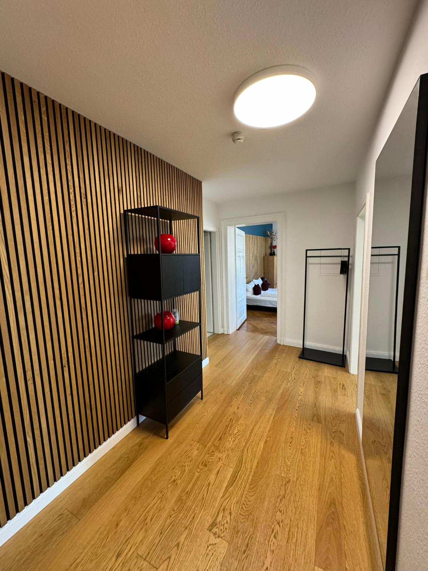 Lio Suite Design Apartment Balkon Netflix