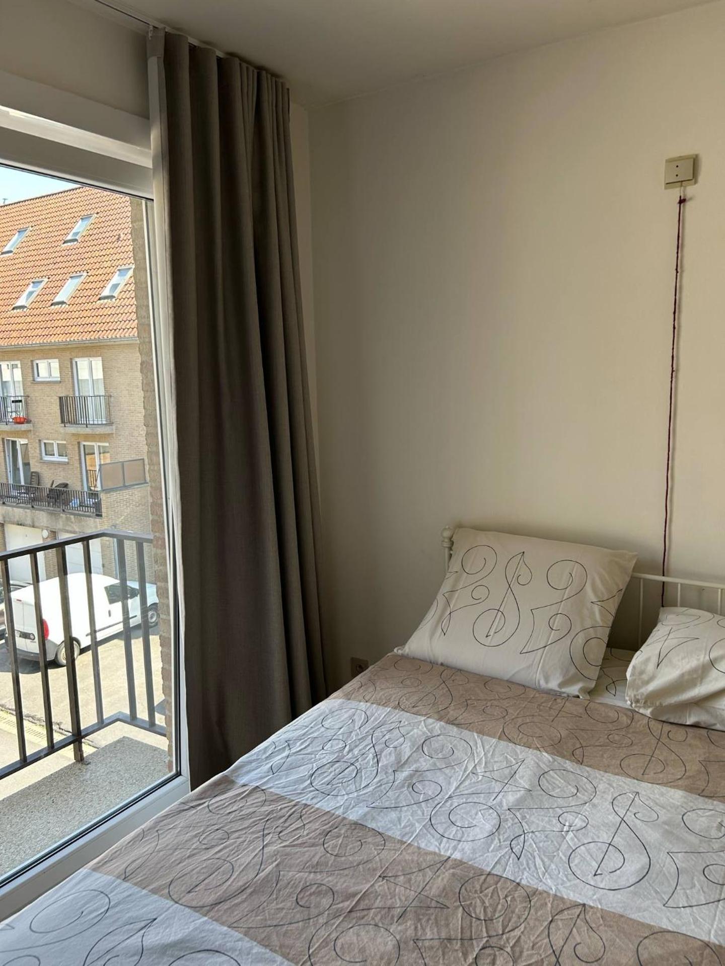 Ruim zonnig appartement op 50m van strand