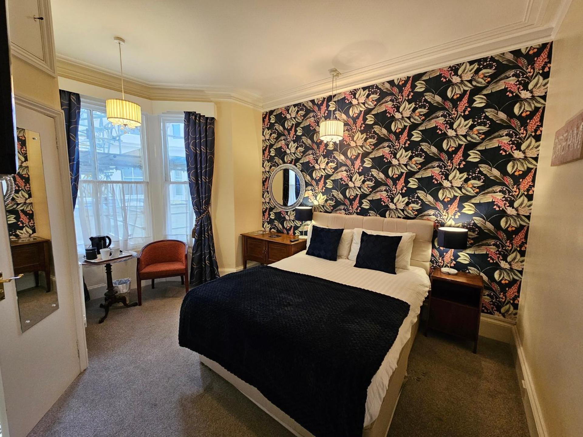 Rivelyn Hotel Bar & Restaurant