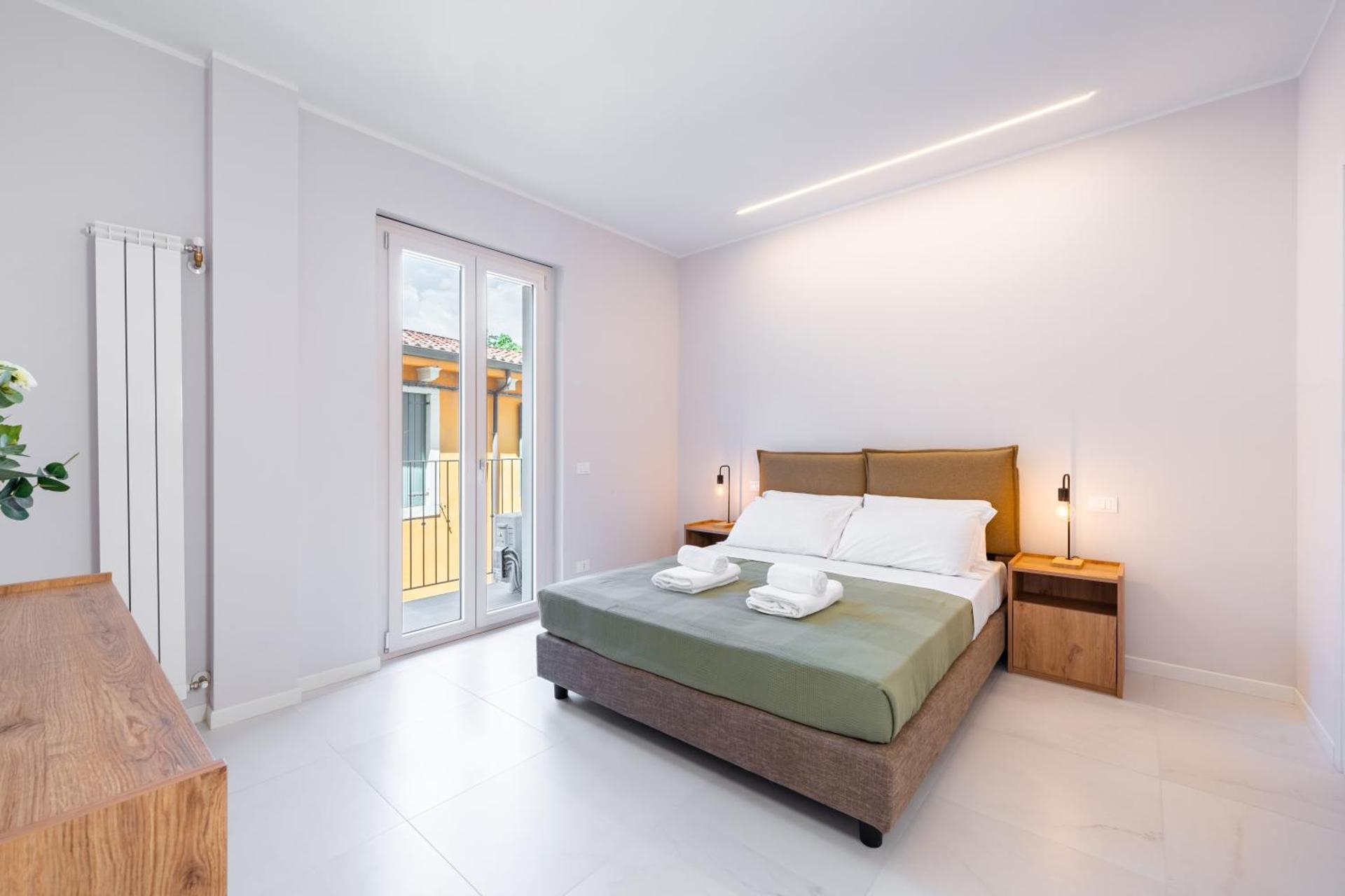 One-Bedroom Apartment with Balcony