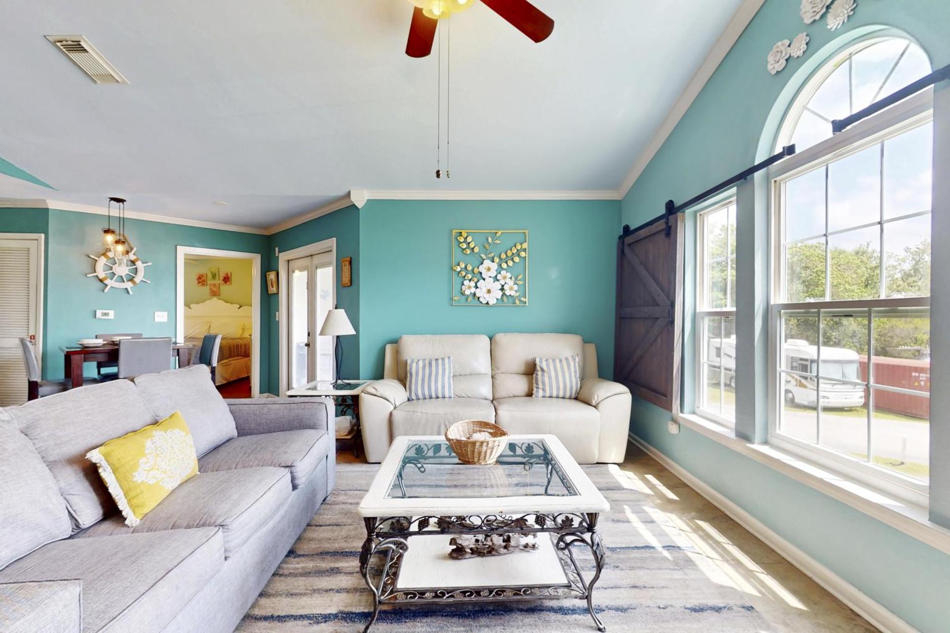 Colony Club U4 - Southern Gulf Charm