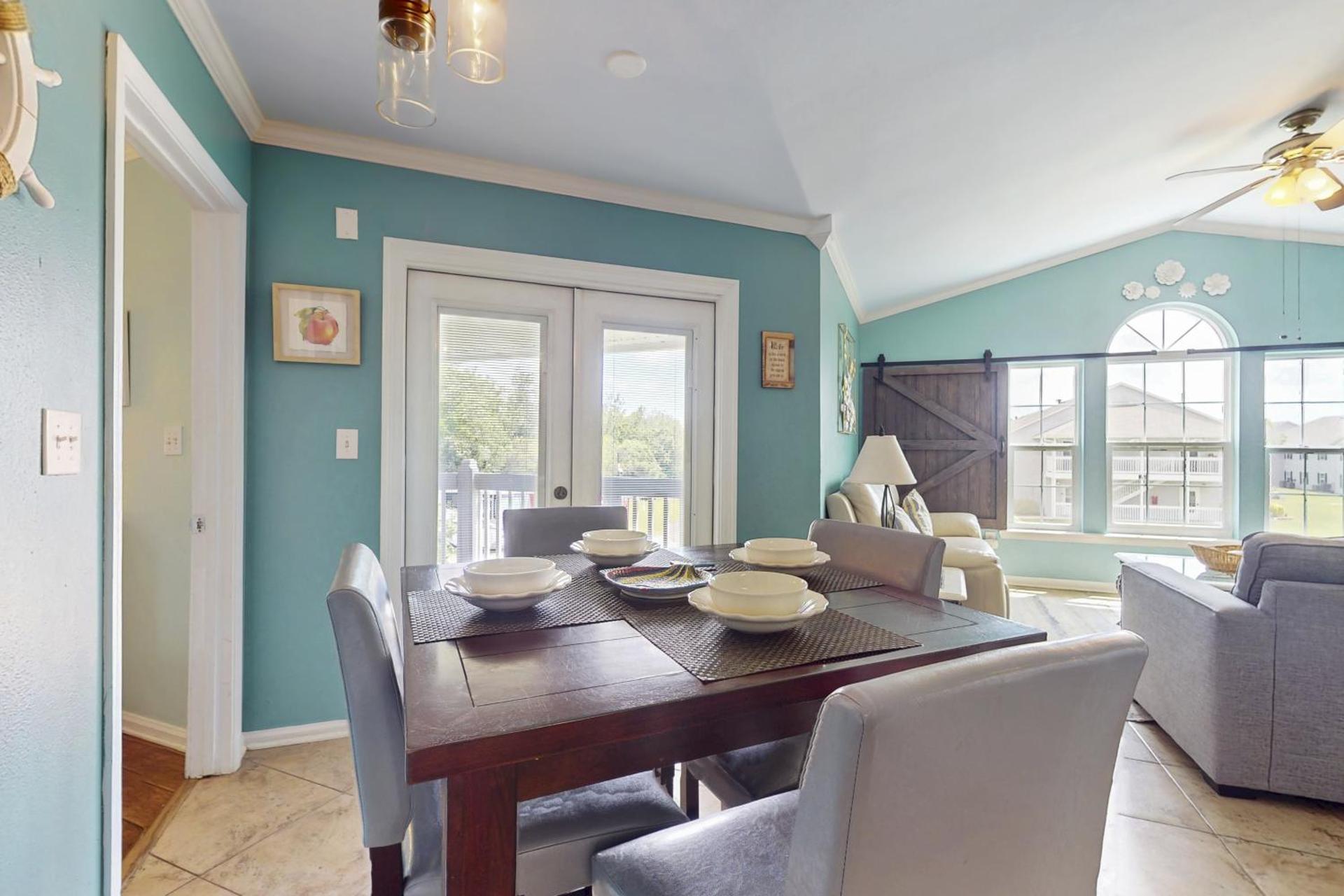 Colony Club U4 - Southern Gulf Charm