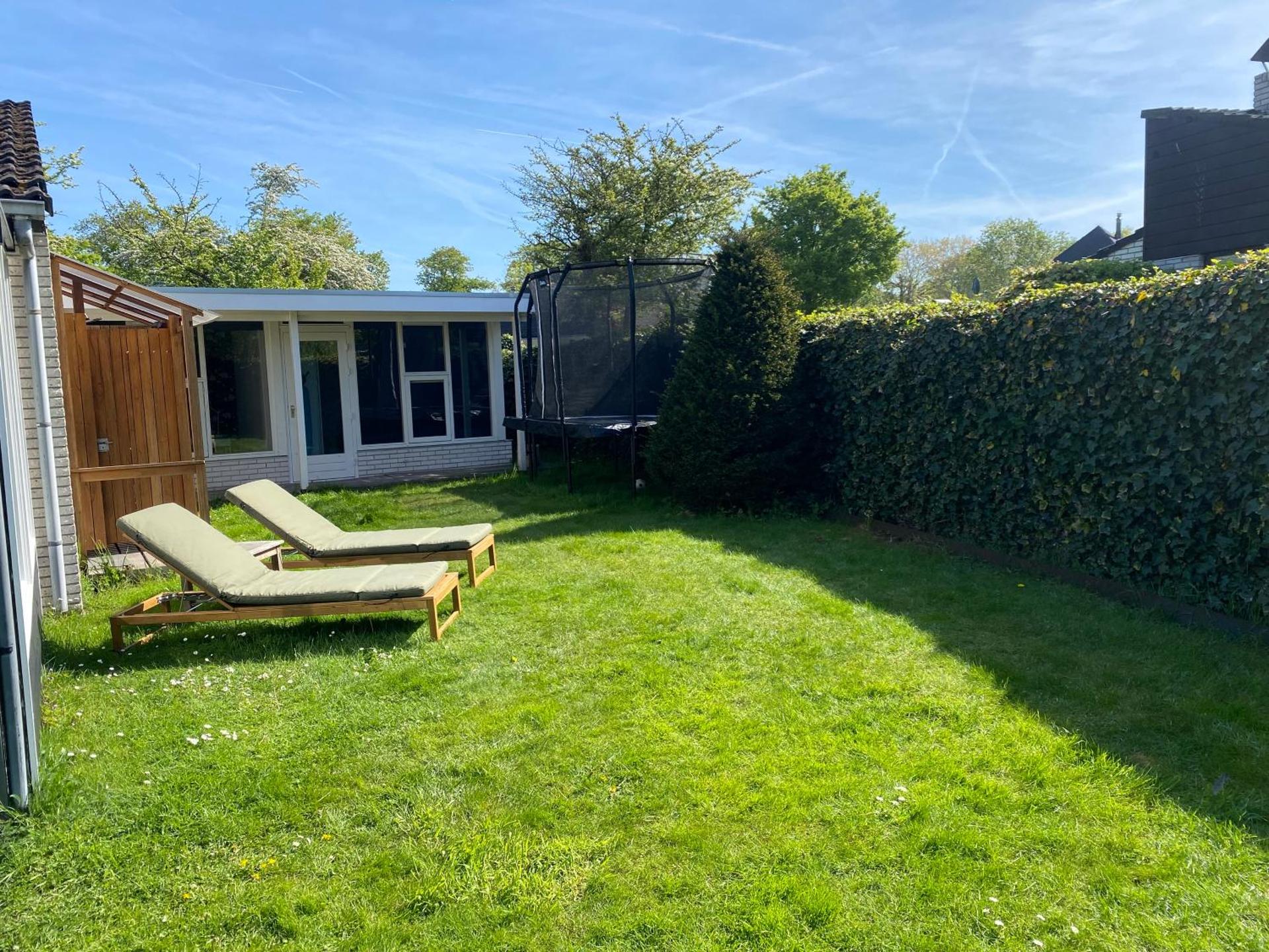 Bungalow near beach with large private garden - not for companies