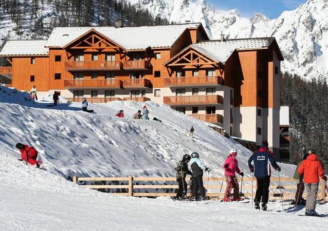 Les Gentianes by Actisource