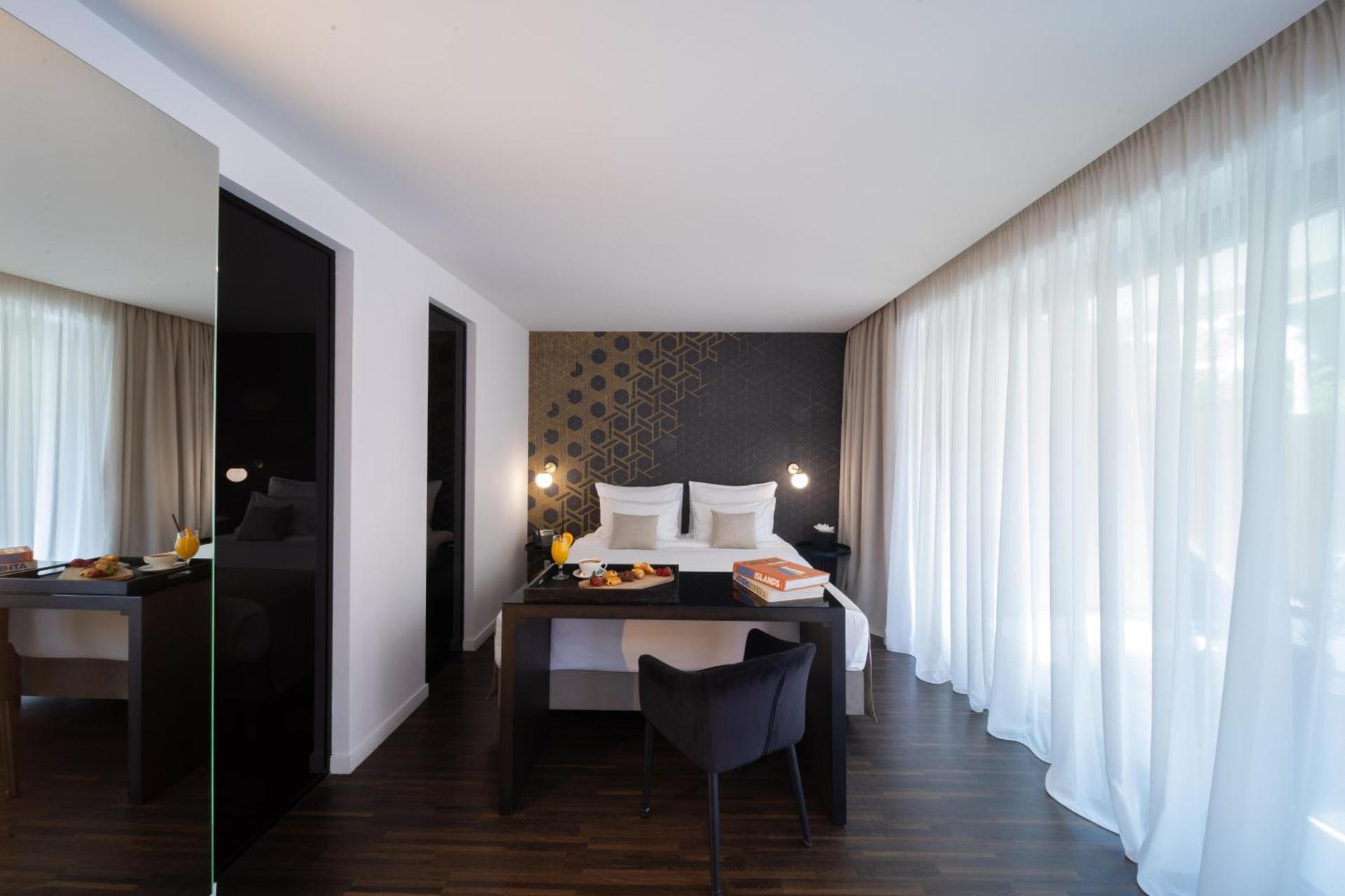 Signature Deluxe Suite with Private Pool