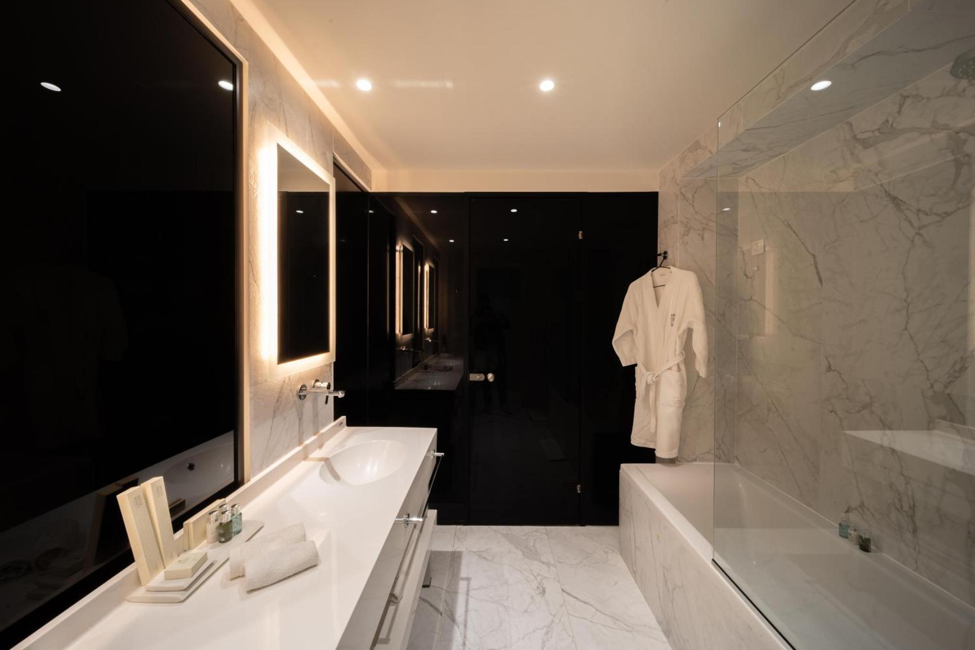 Signature Deluxe Suite with Private Pool