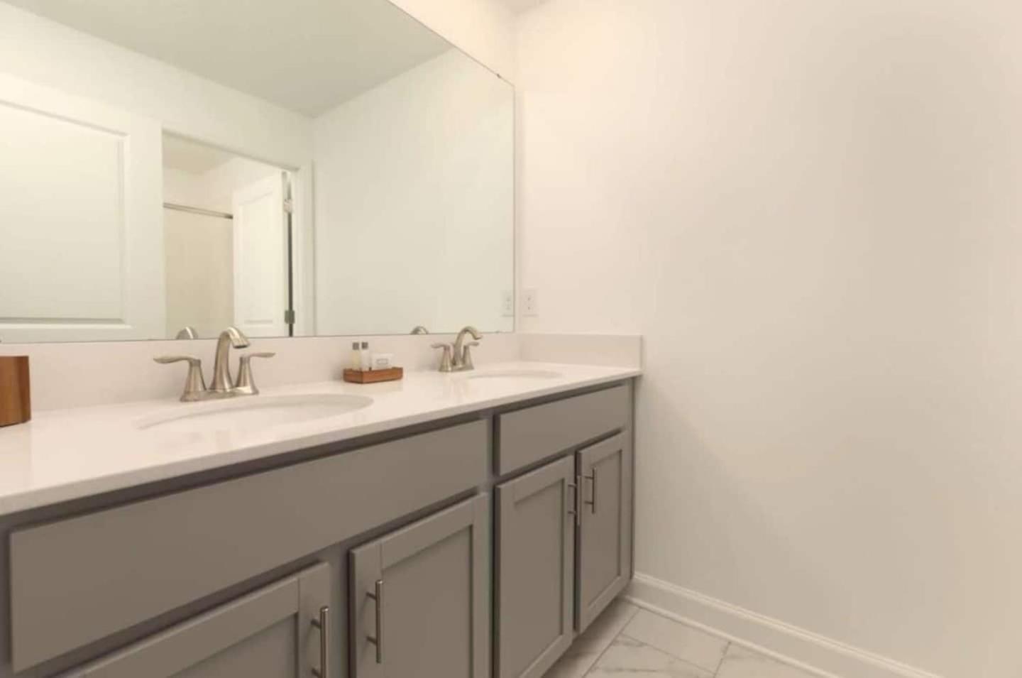 Your 4-Bedroom Getaway, Only 9 Miles from Disney