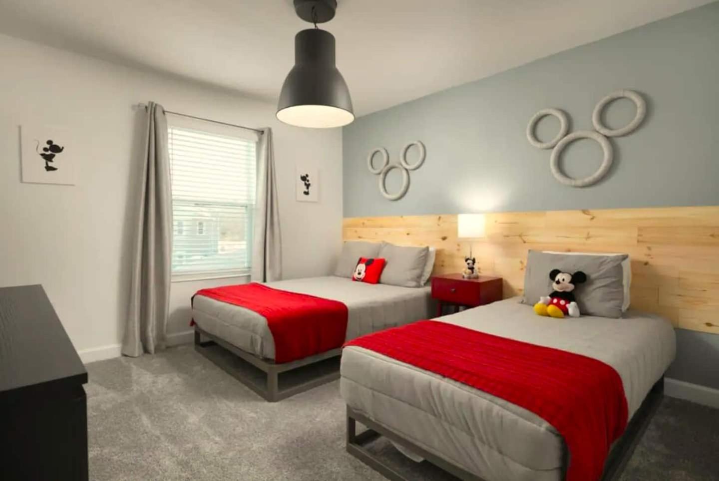 Your 4-Bedroom Getaway, Only 9 Miles from Disney