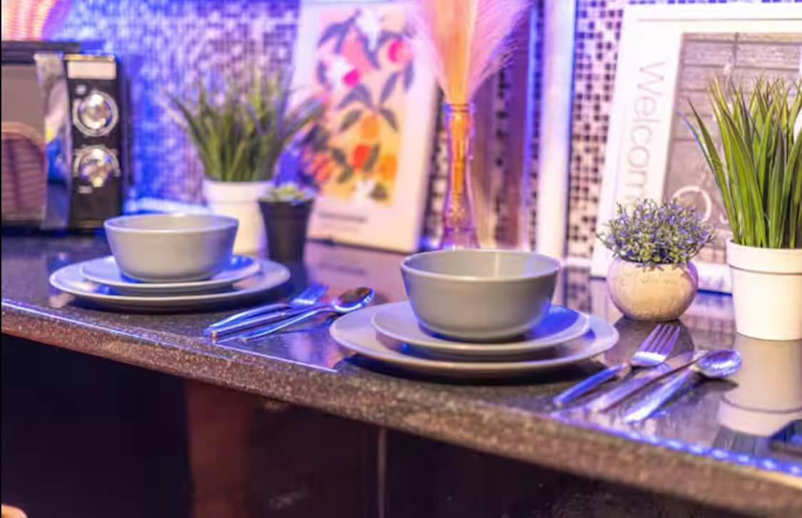 The Serene Residence with Hot Tub, Sauna and Cinema Experience