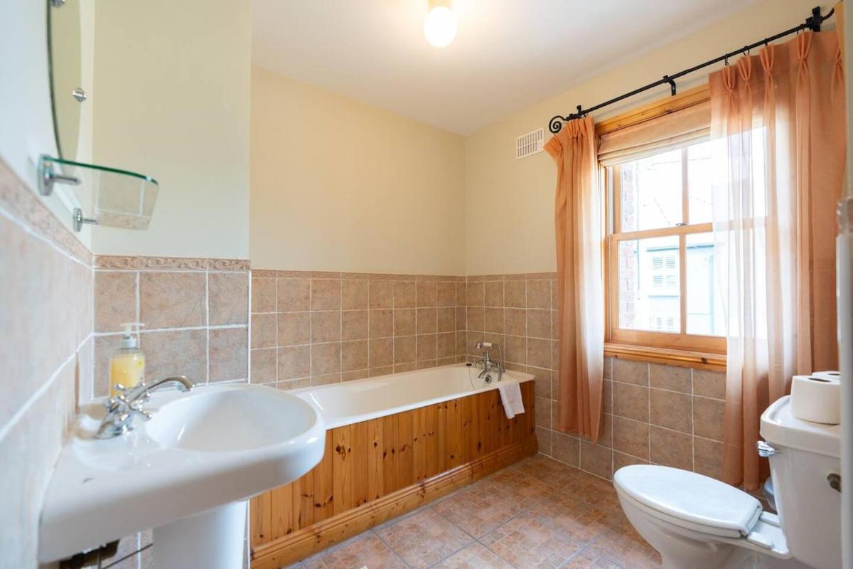 Central Stay - Old Town Dingle