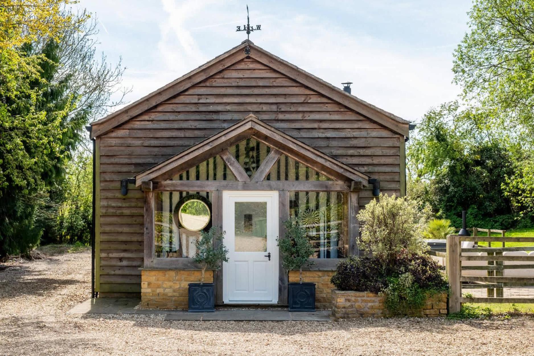 Campden Barn - Exclusive Home with Hot Tub