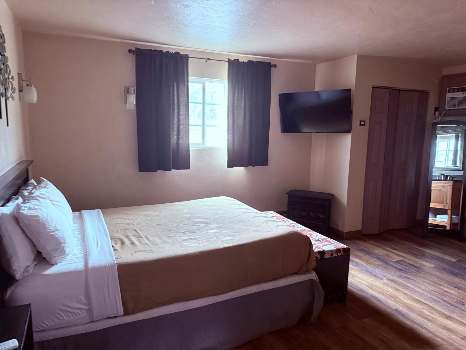 Queen Room - Non-Smoking