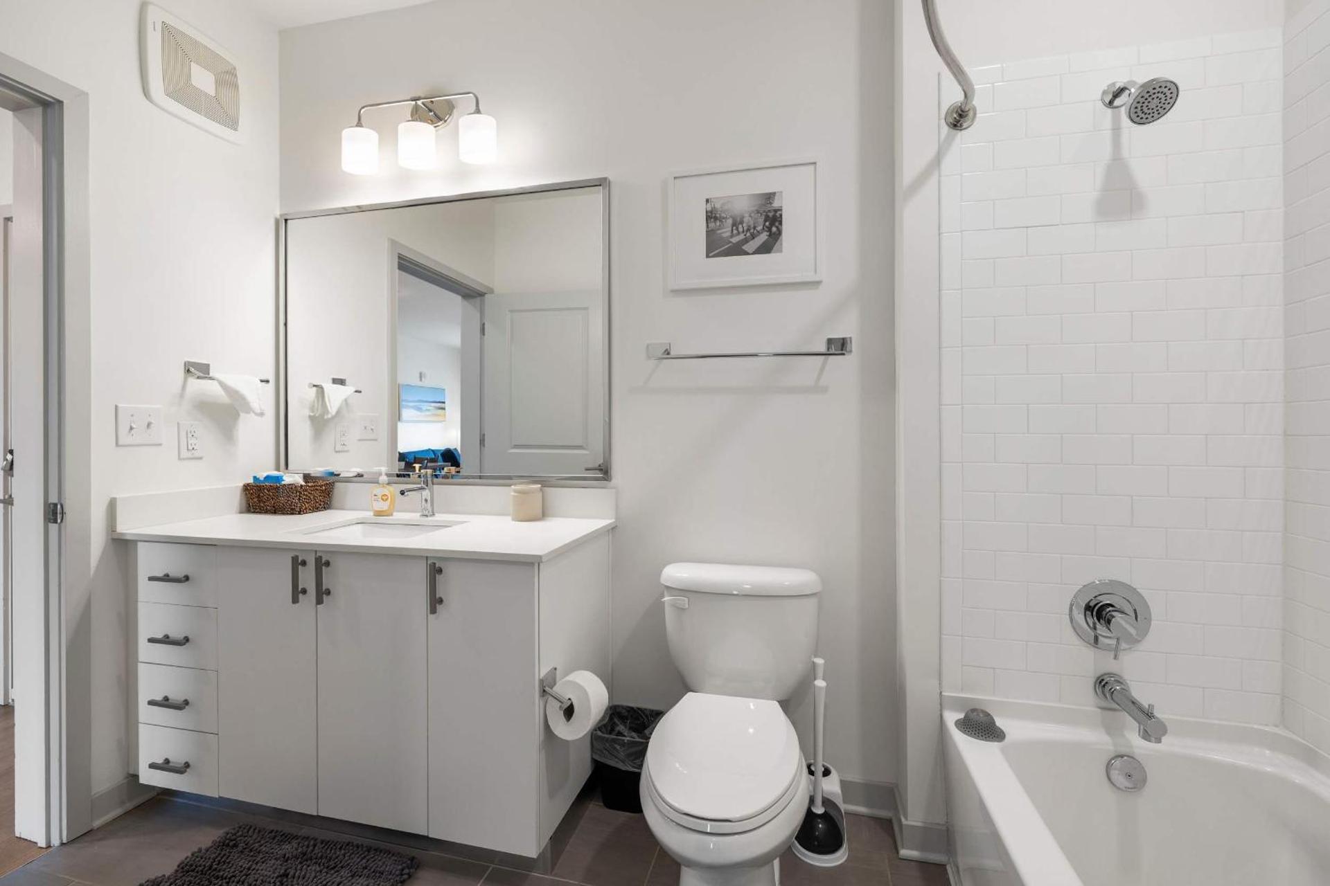 Modern Nulu 2BR CozySuites 07