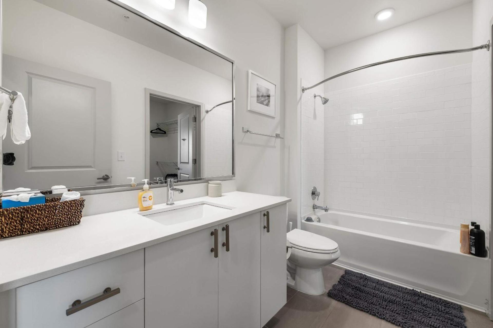 Modern Nulu 2BR CozySuites 07