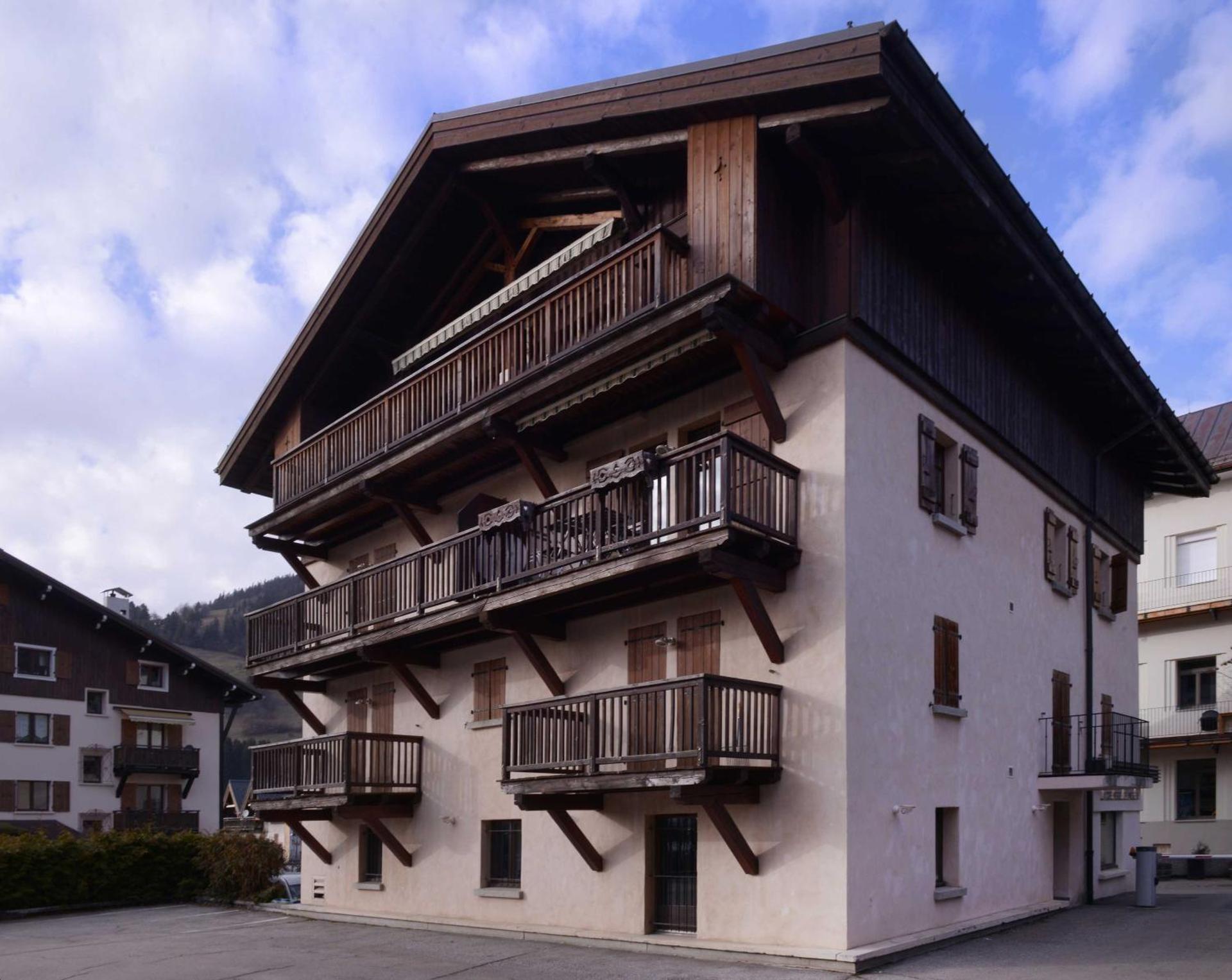 Warm 2-bedroom apartment near the Tourist Office