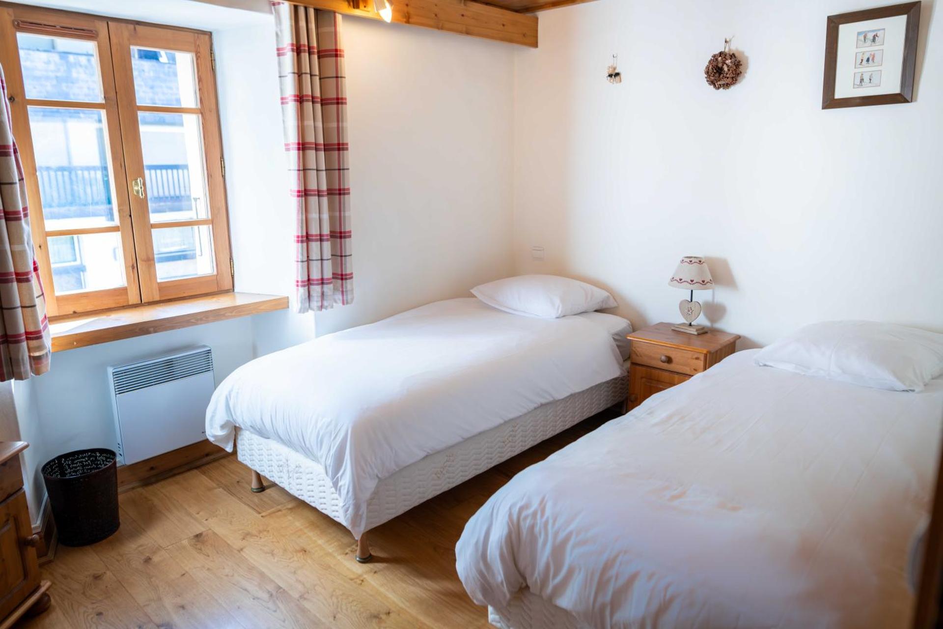 Warm 2-bedroom apartment near the Tourist Office