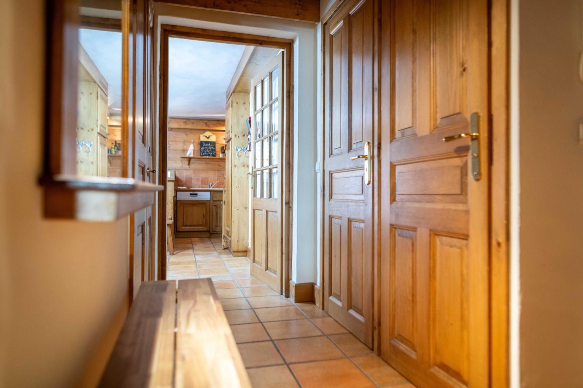 Warm 2-bedroom apartment near the Tourist Office