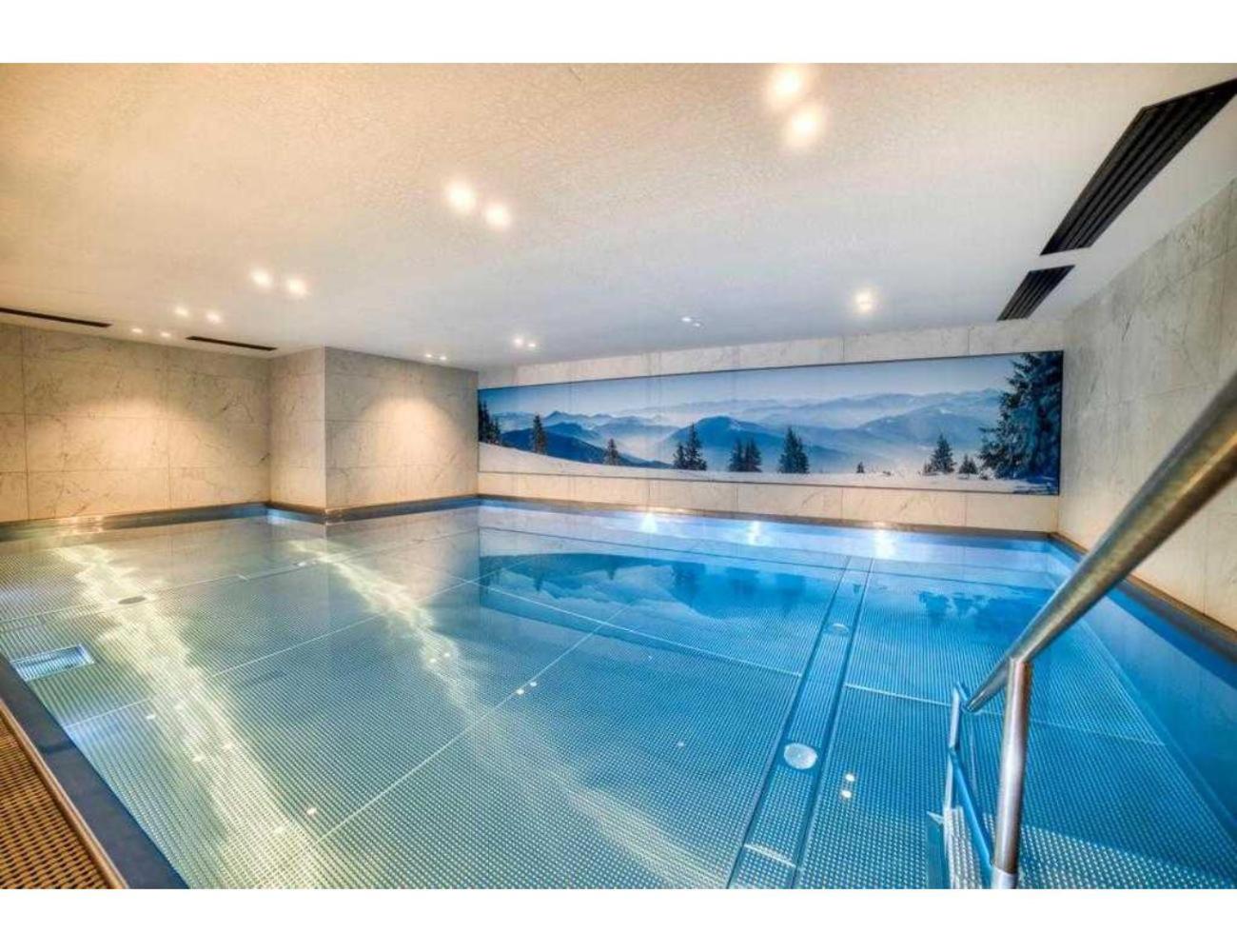 Luxurious 4-room with pool, gym, spa and parking