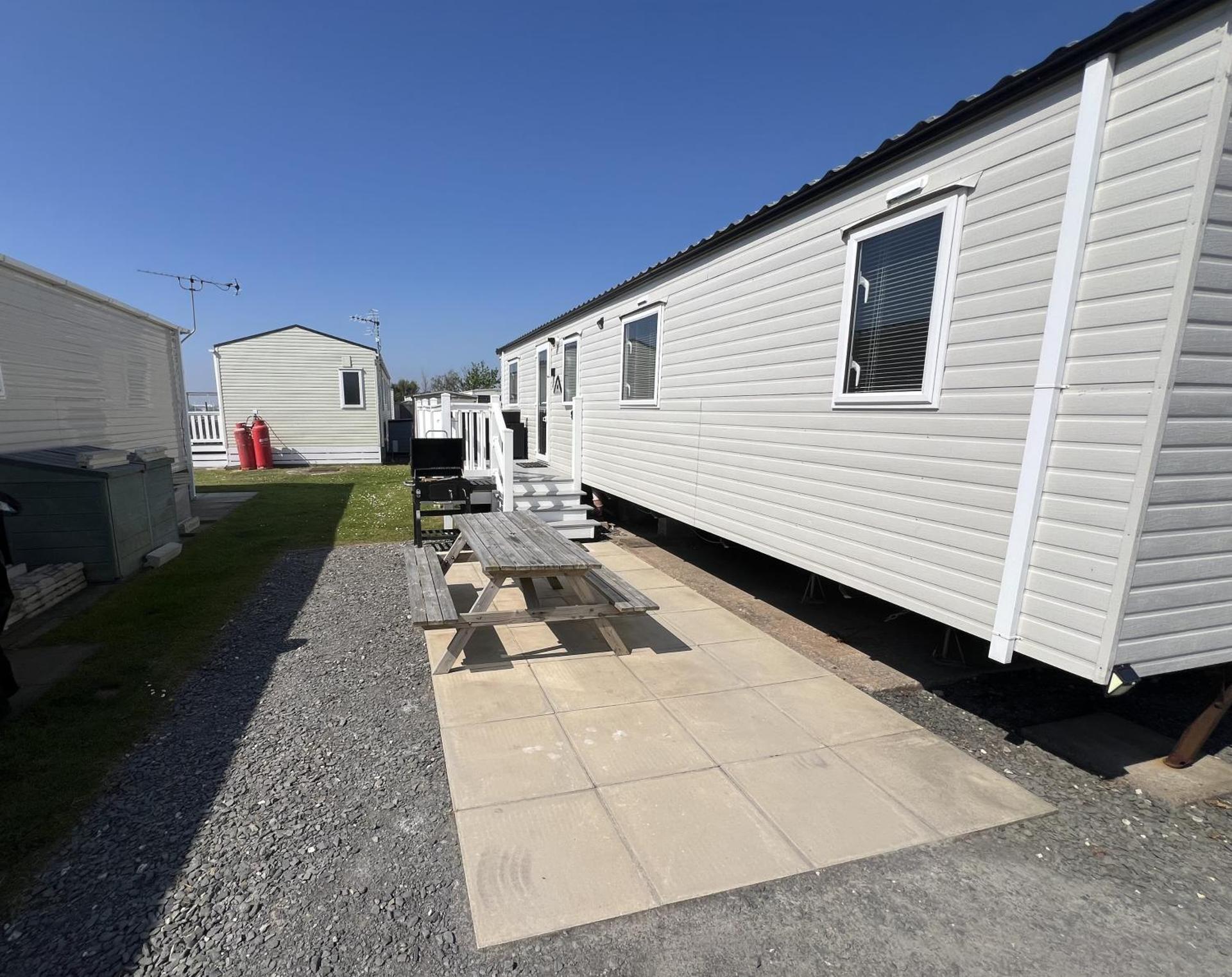 3 Bedroom Modern Caravan Sleeps up to 8