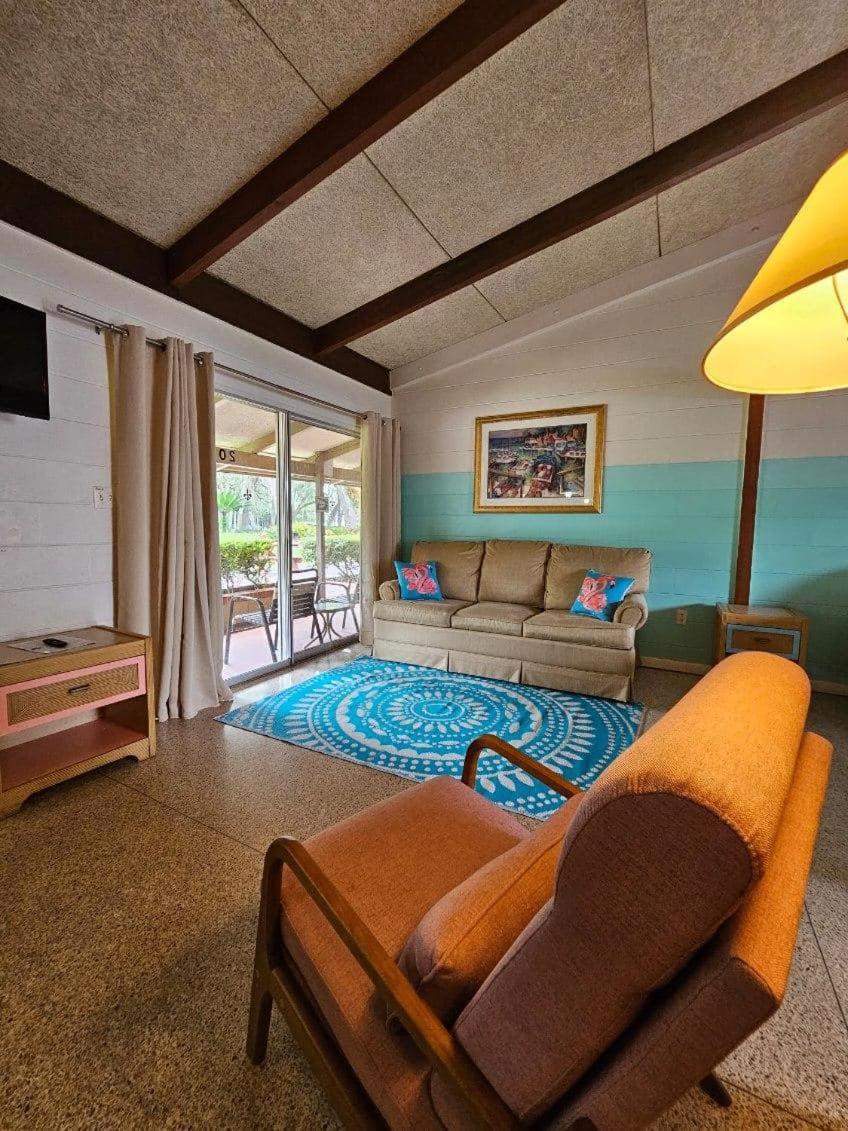 Tropical Marina & Resort on Lake Beresford