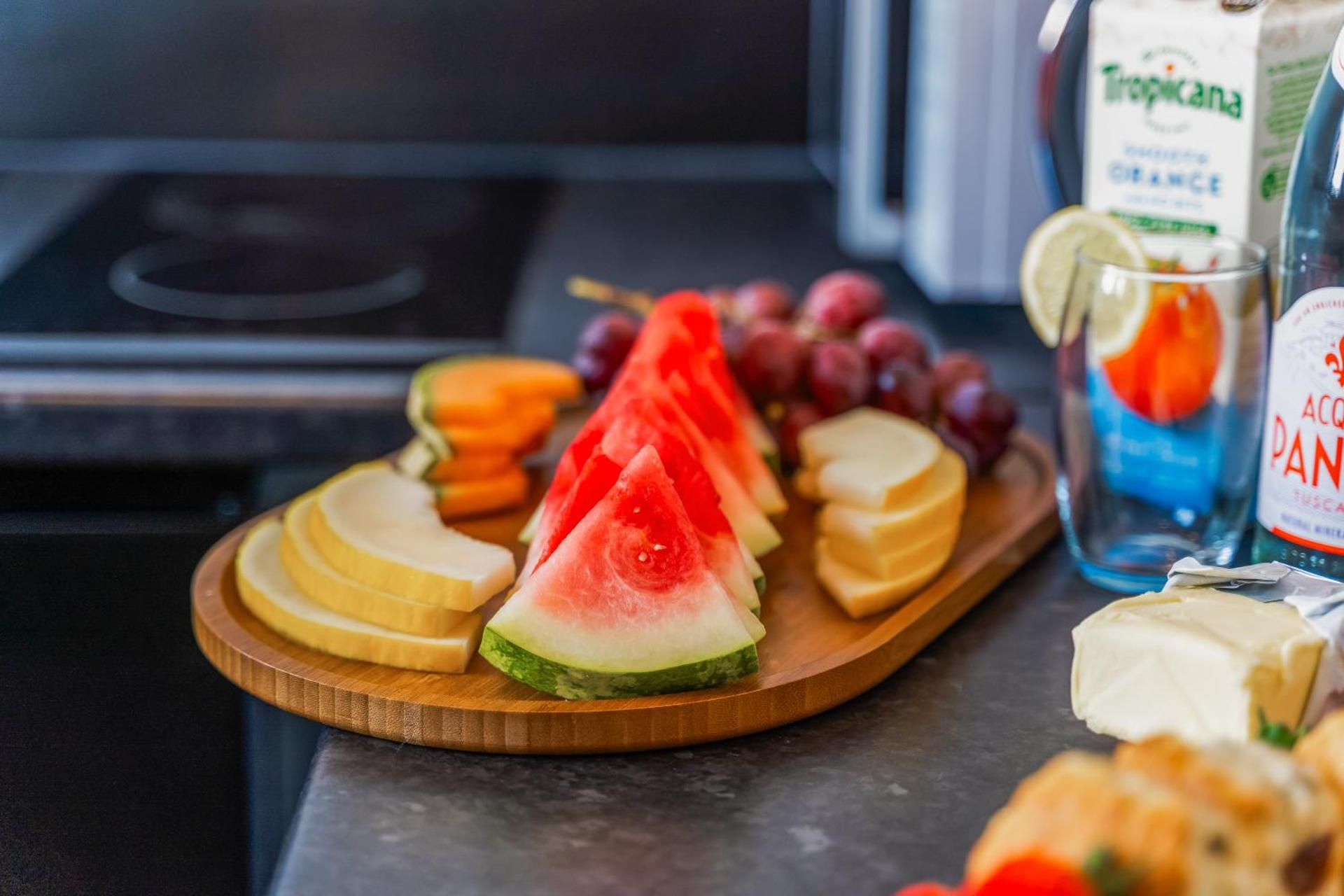 La Maisón, City Centre House, EV Parking, Fast WiFi, Netflix Private Entrance, Garden,