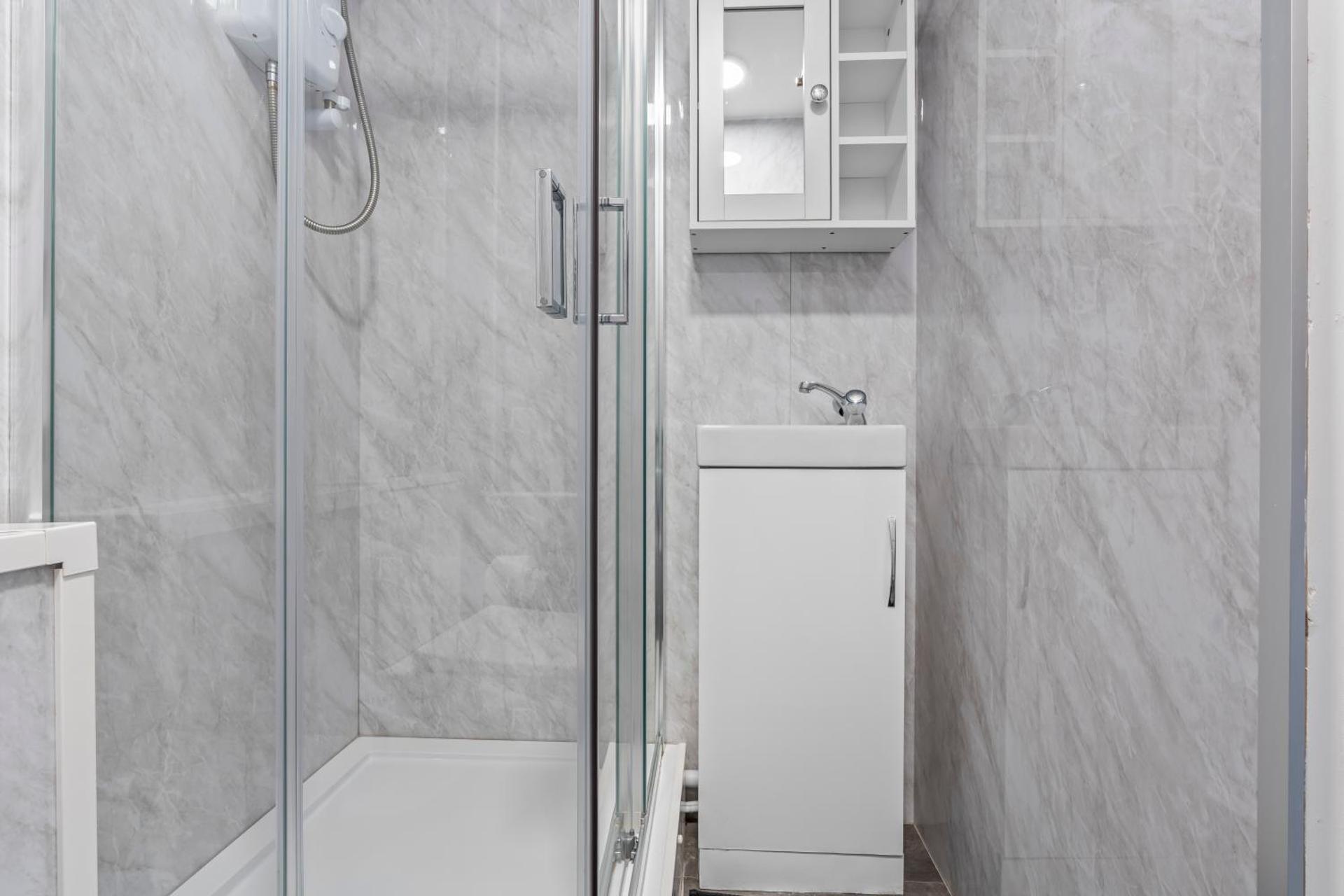 La Maisón, City Centre House, EV Parking, Fast WiFi, Netflix Private Entrance, Garden,