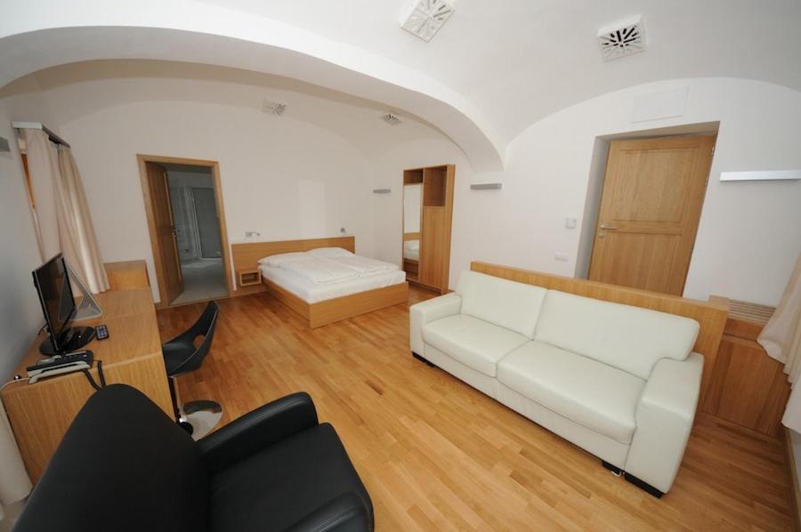 Gizella Hotel and Restaurant