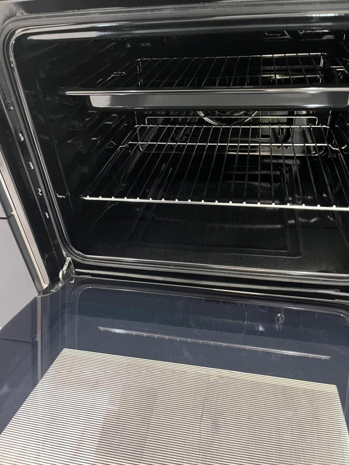 3 bedroom Home in chesterfield with front and back gardens