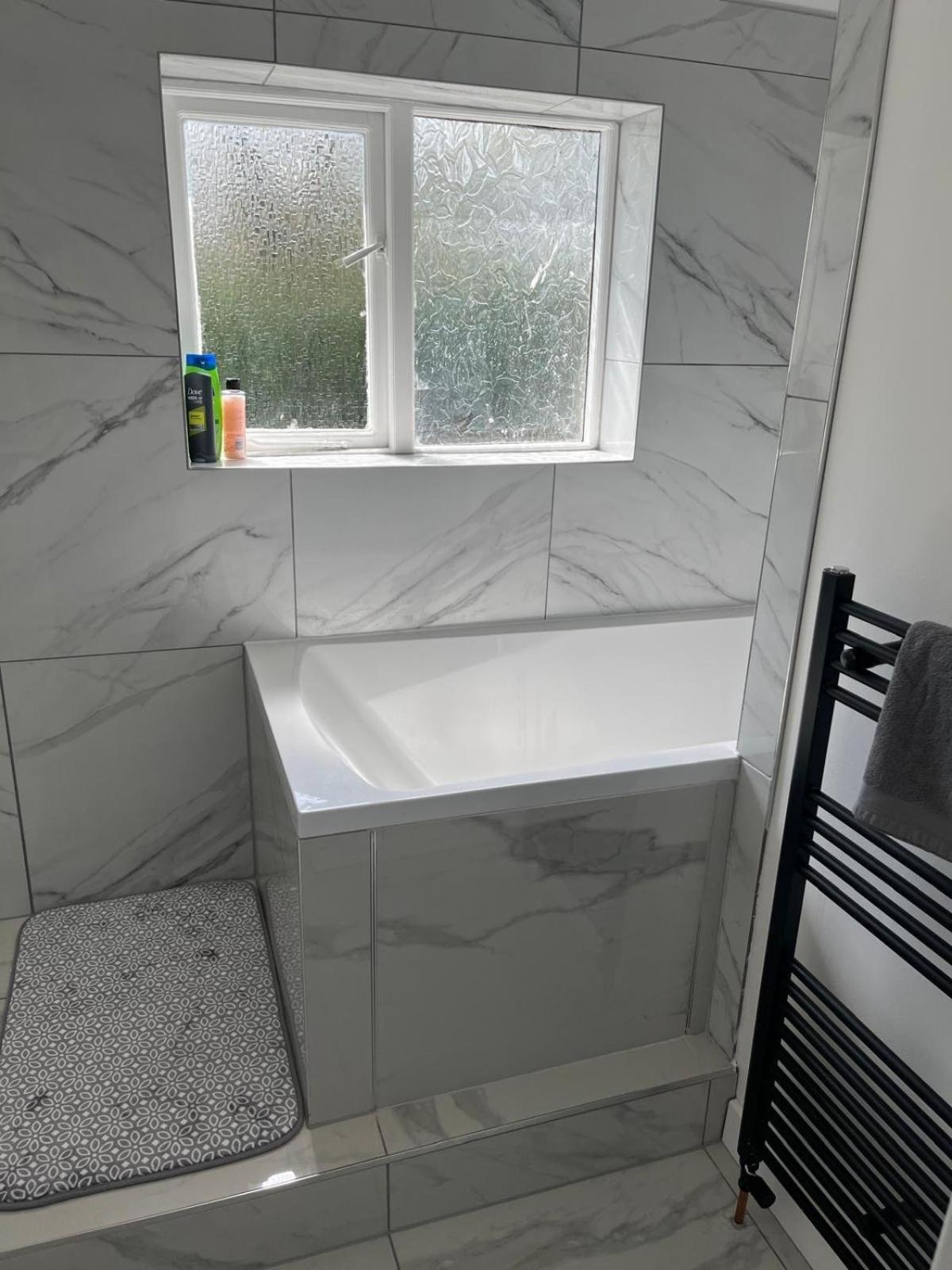 3 bedroom Home in chesterfield with front and back gardens