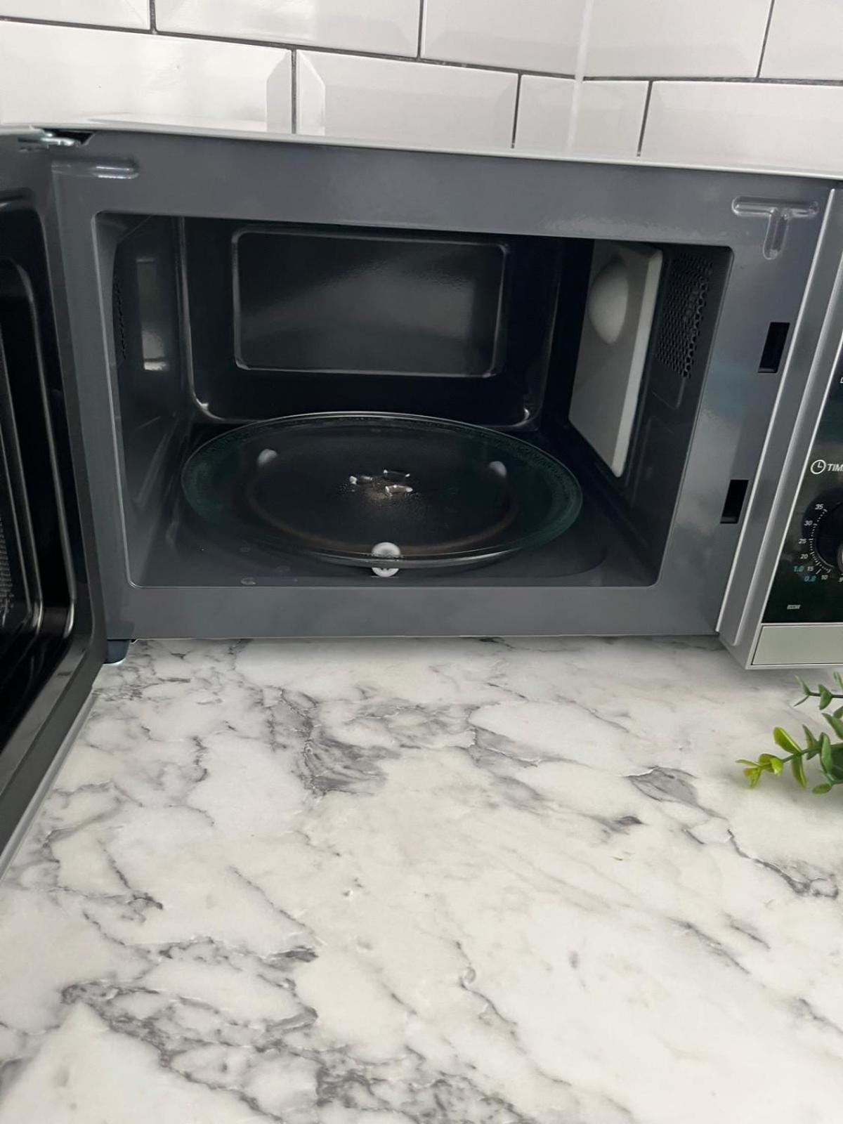 3 bedroom Home in chesterfield with front and back gardens