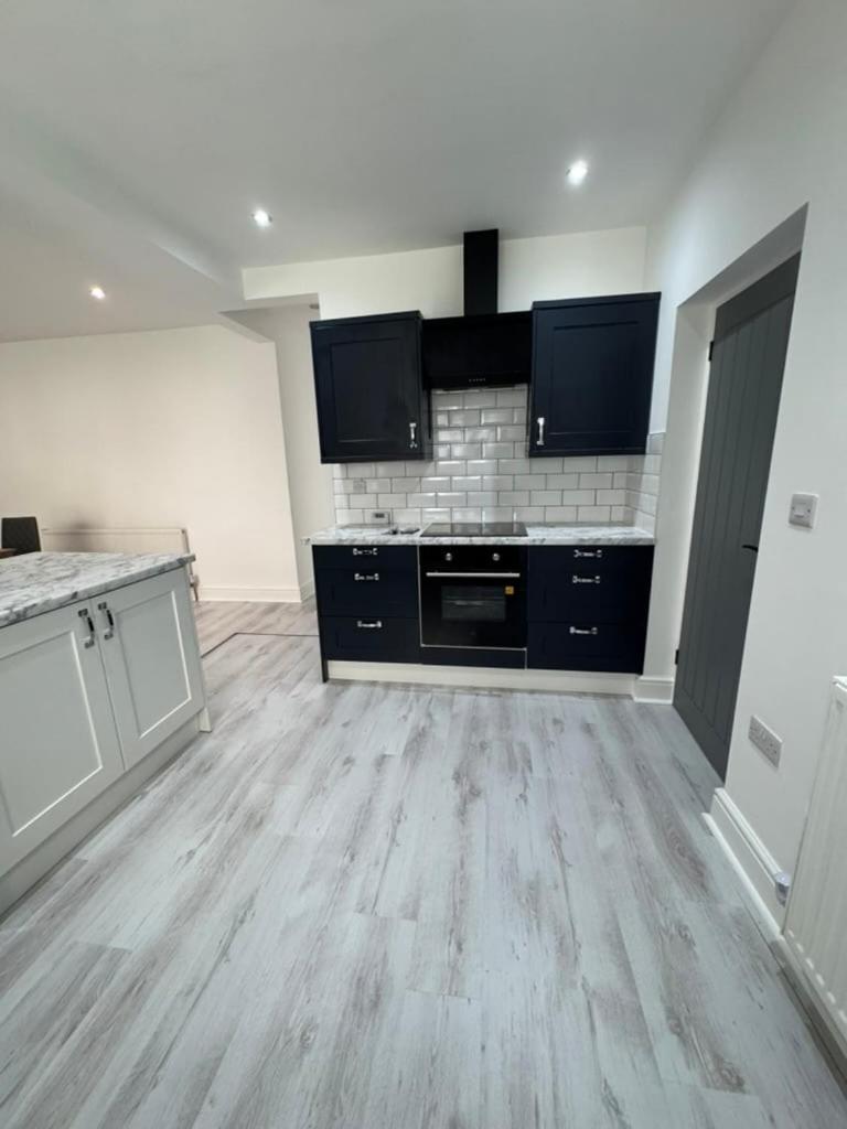 3 bedroom Home in chesterfield with front and back gardens