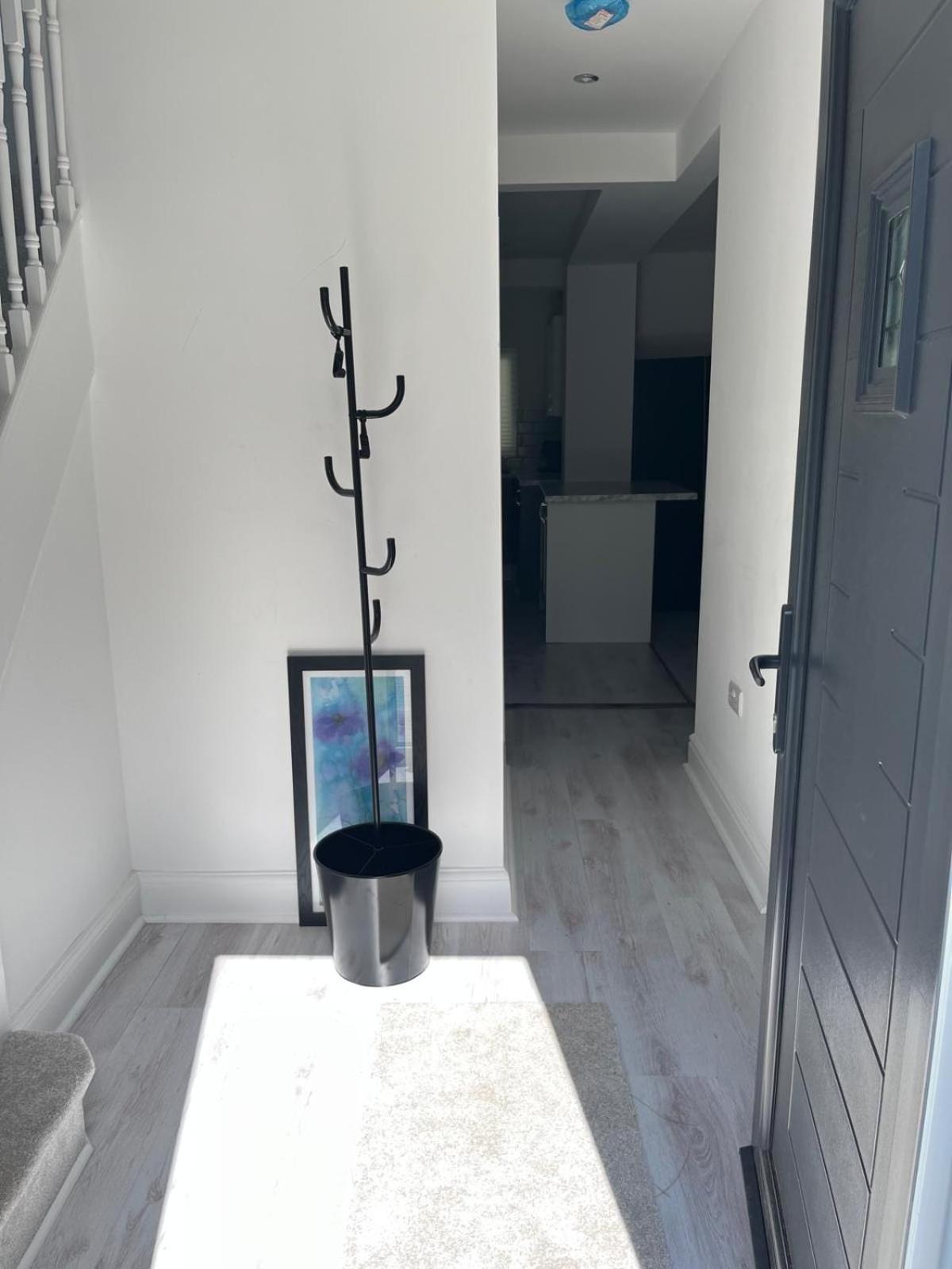 3 bedroom Home in chesterfield with front and back gardens