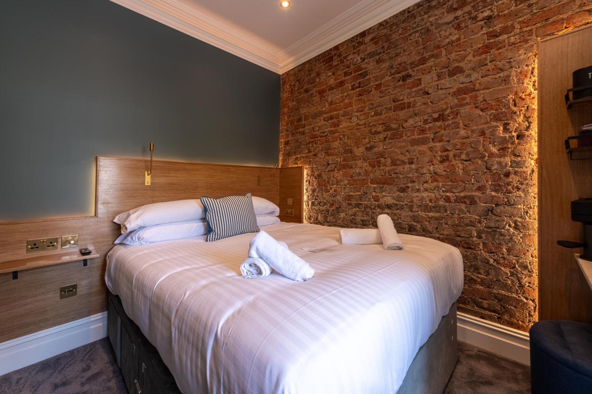 The Crown Pub & Guesthouse