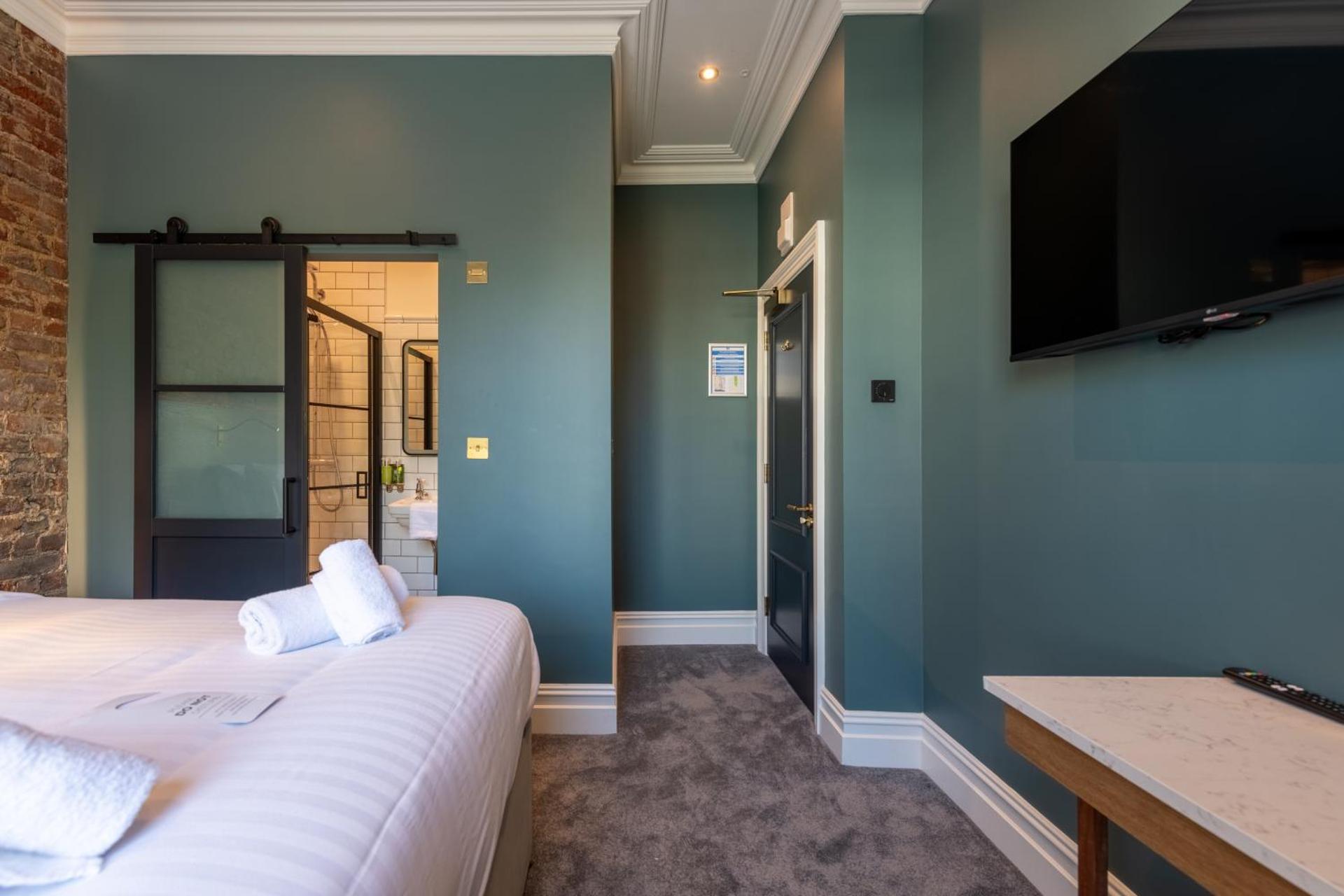 The Crown Pub & Guesthouse