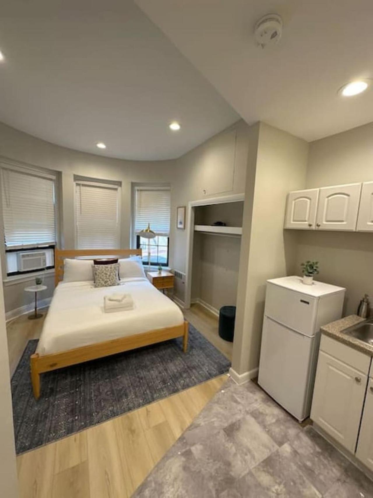 Chic Metro South End Studio