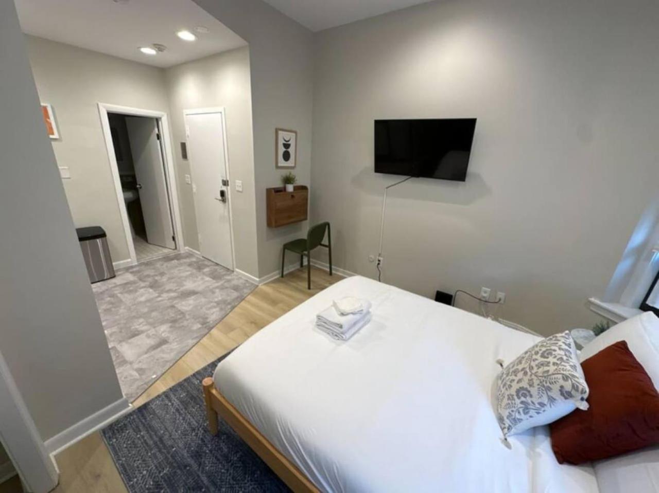 Chic Metro South End Studio