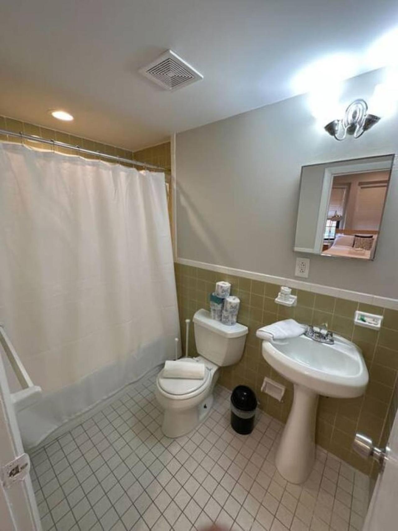 Chic Metro South End Studio