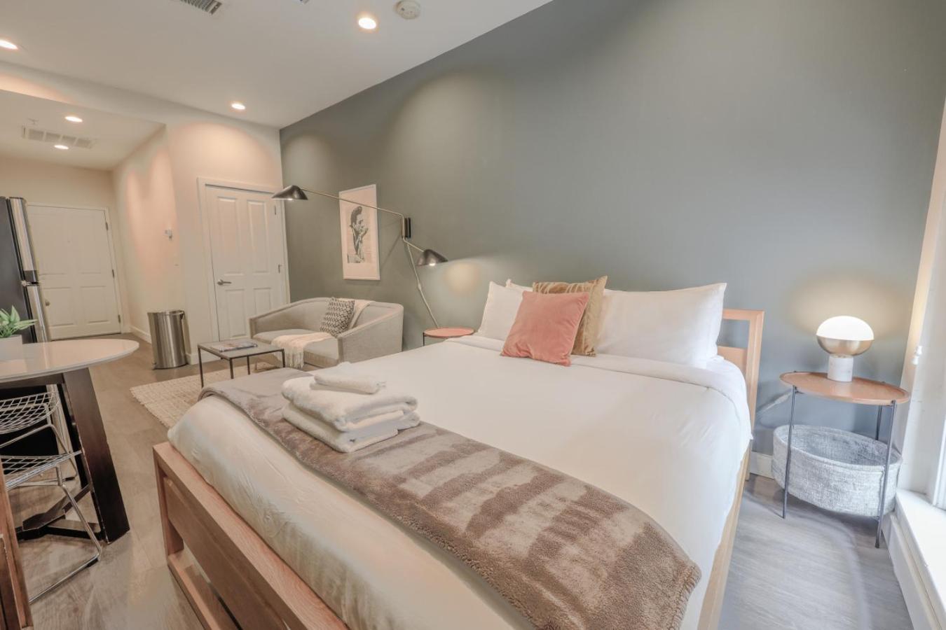 Serene Studio Close to MGH