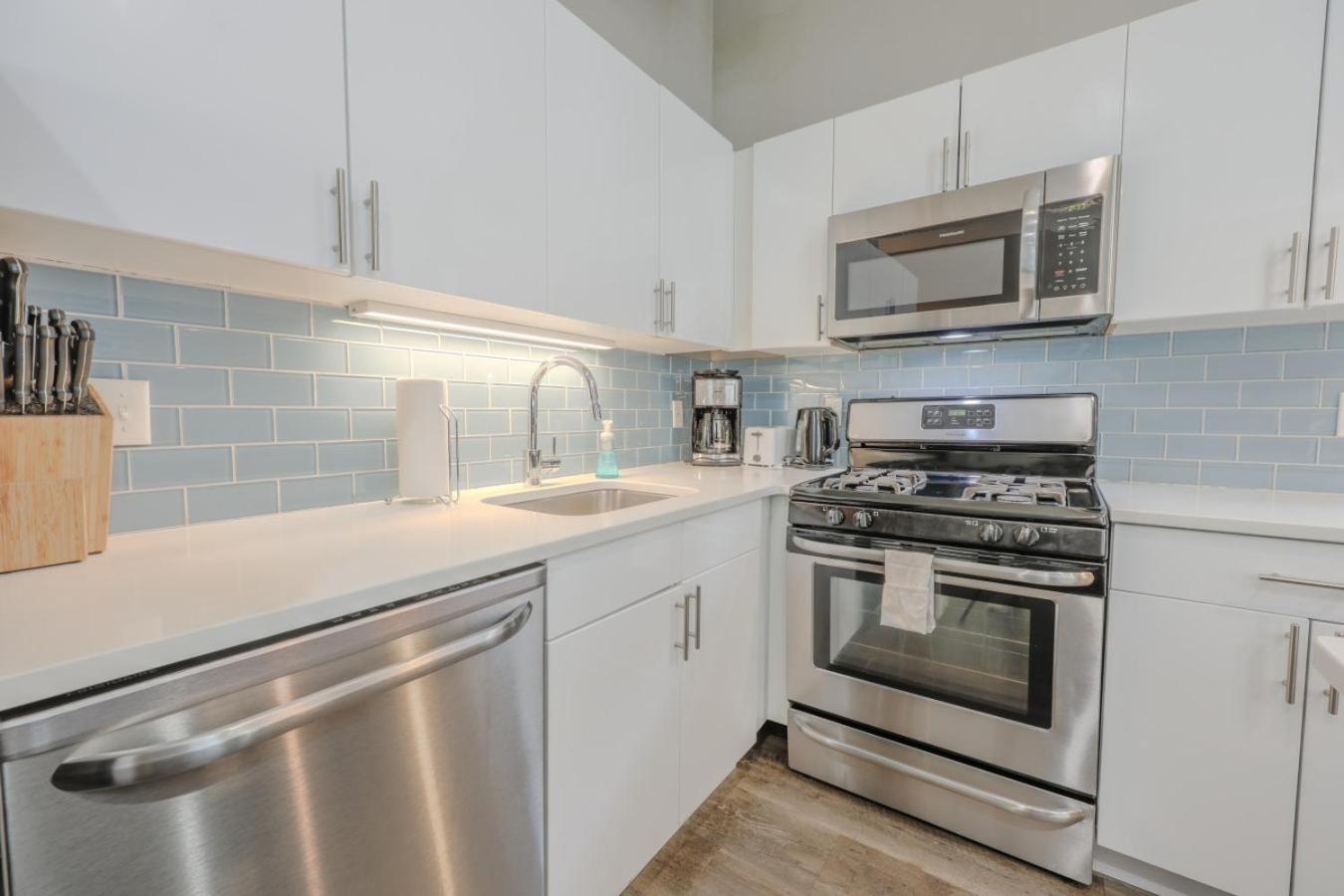 Lavishly Designed Home With Office Close to T