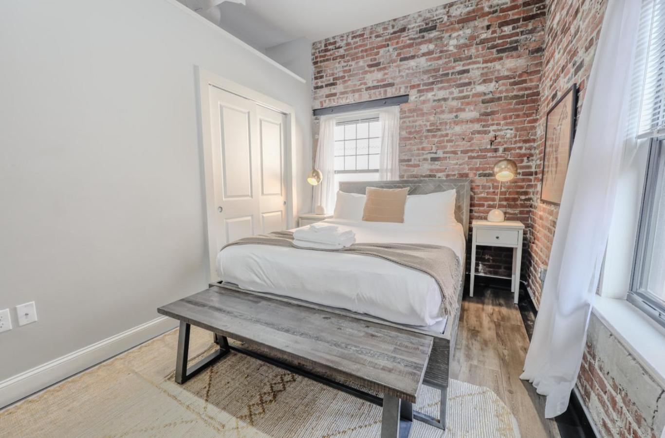 Lavishly Designed Home With Office Close to T