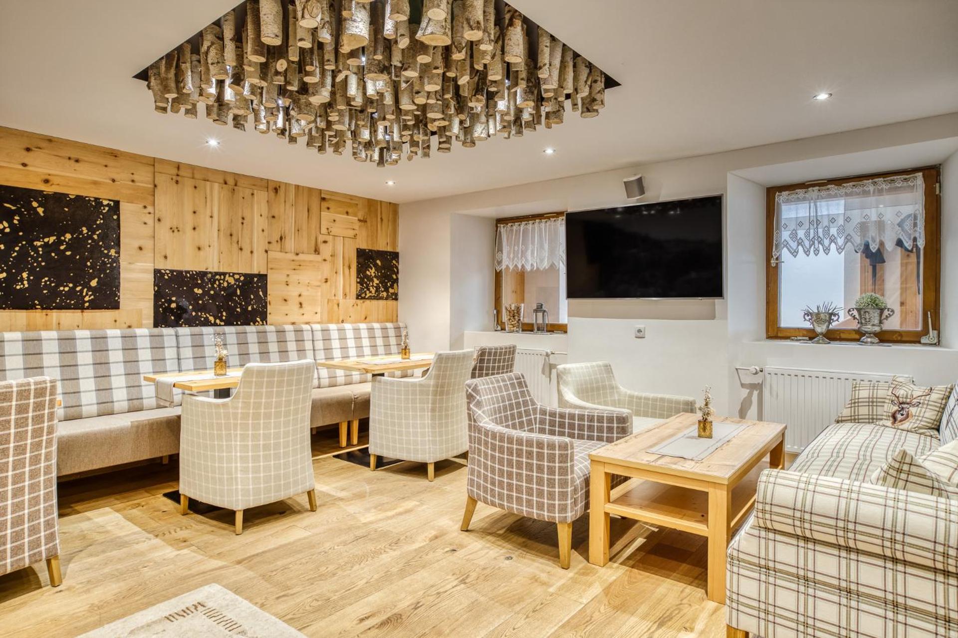 Communal lounge/ TV room