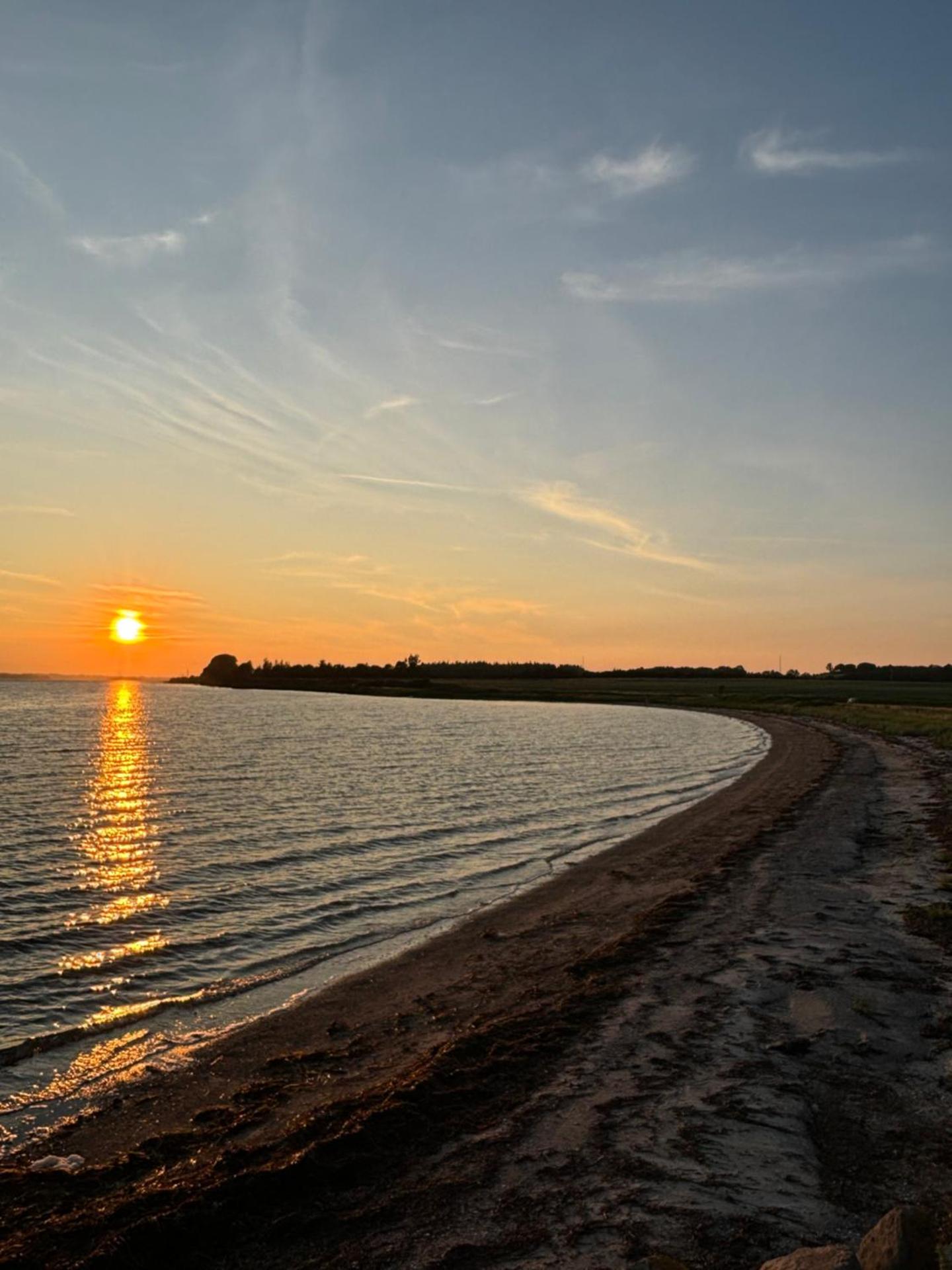 nedlagt gård i naturen med ro og fred og samtidig tæt på strand og fiskeri og indkøbsmuligheder