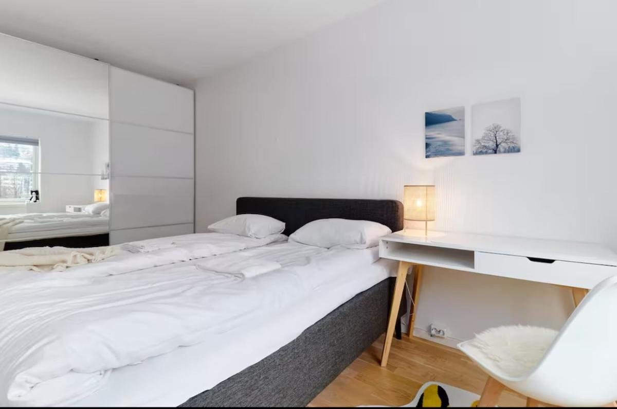 2 bedroom, lake view, light rail, Bergen