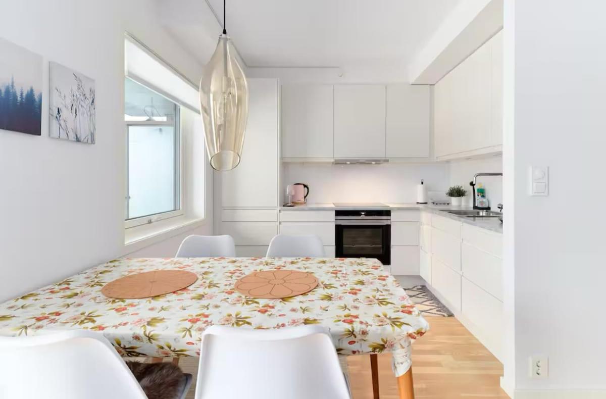 2 bedroom, lake view, light rail, Bergen