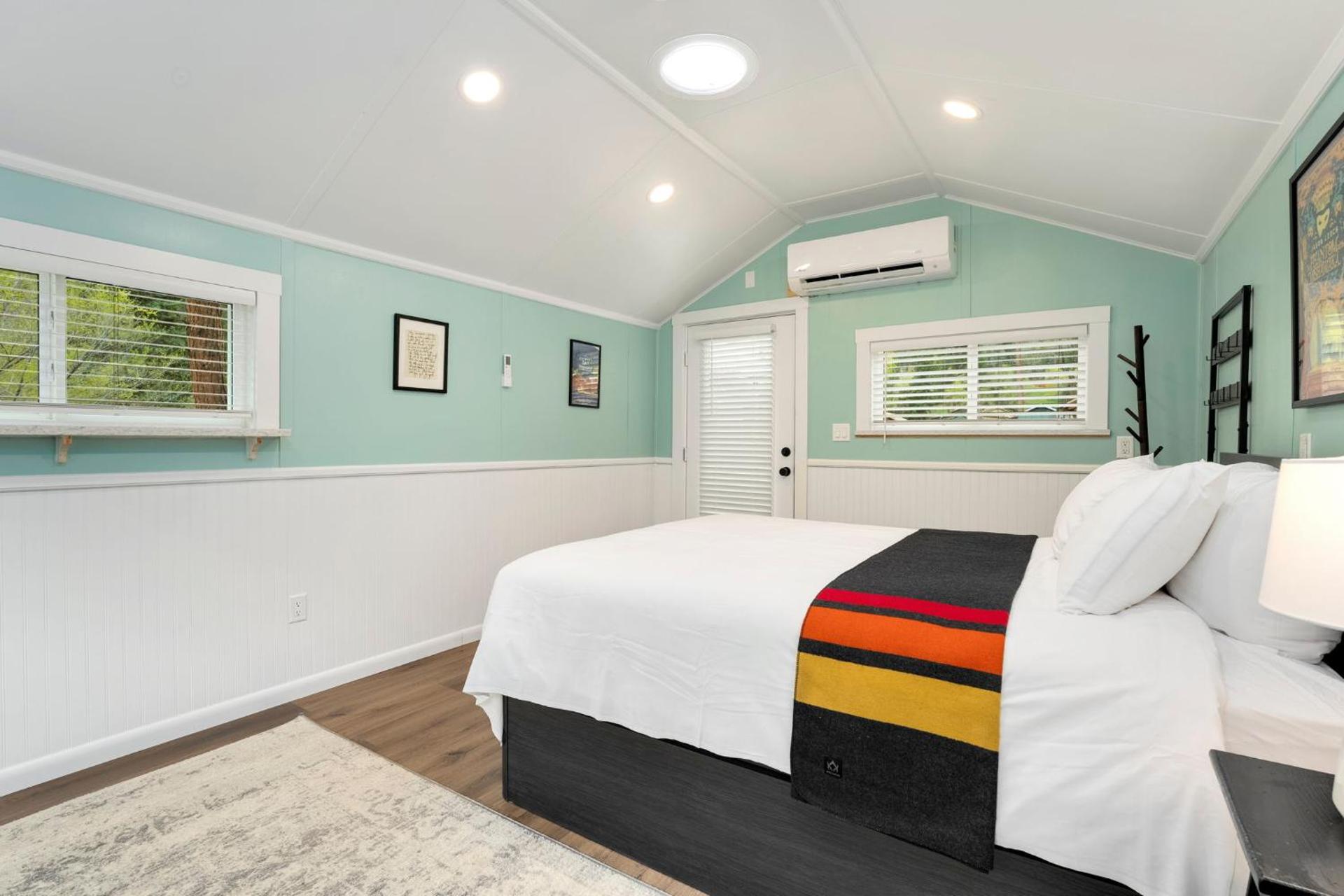 Studio with Mountain View