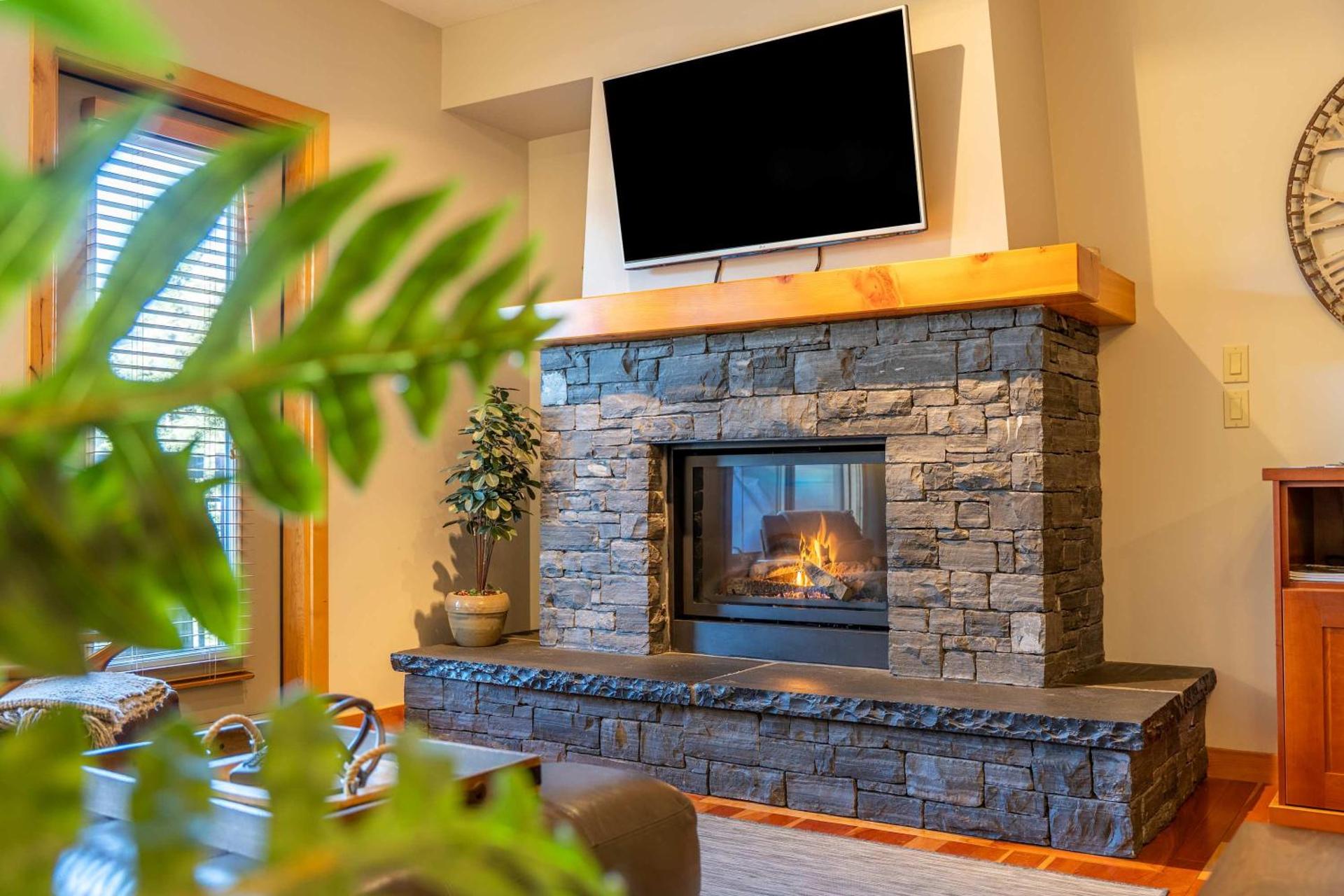 Stunning 2bd hot tub walking distance to downtown